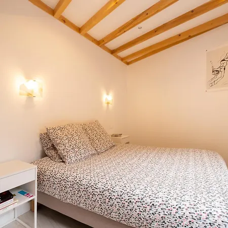 Rose Tremiere Proche