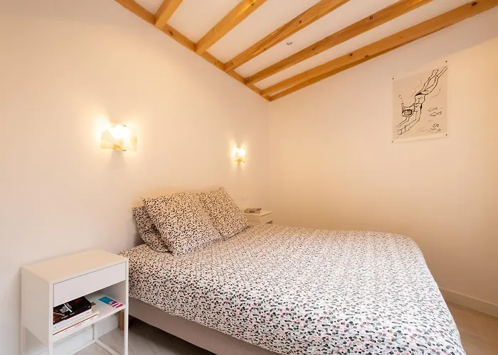 Rose Tremiere Proche